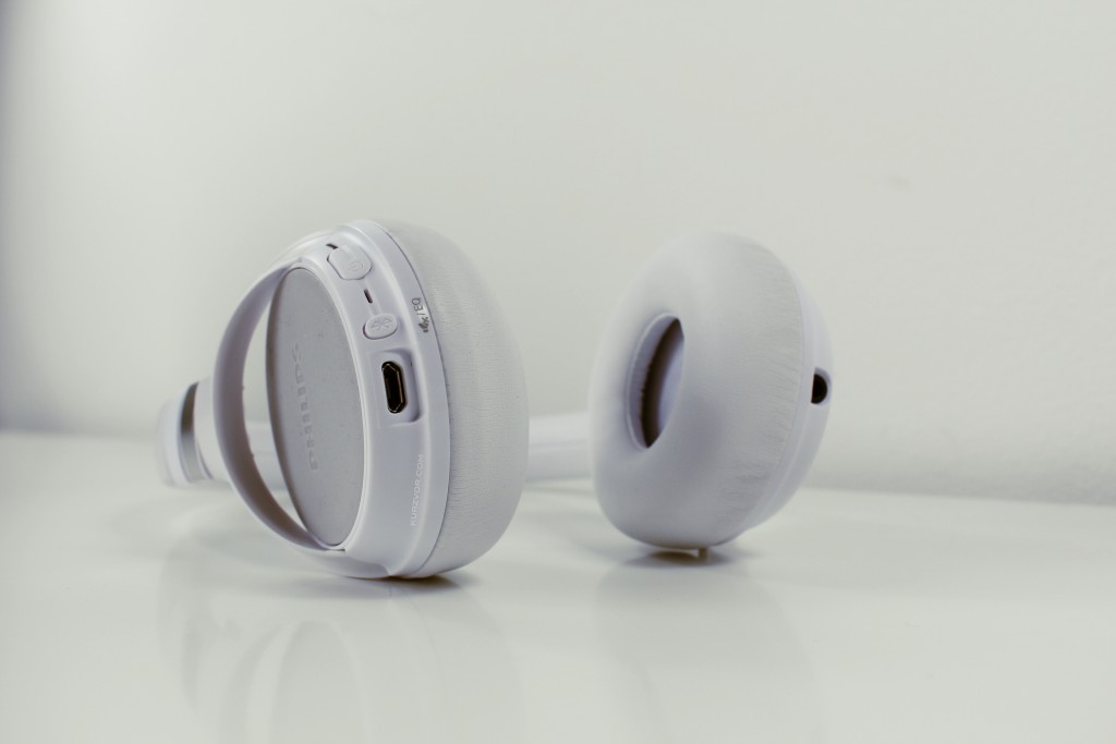 anschluss close 1024x683 - Philips SHB9250 Bluetooth-Kopfhörer im Test
