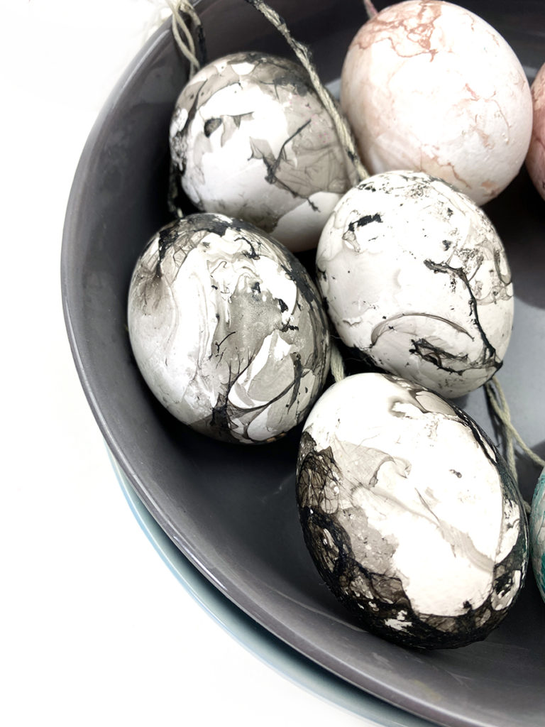 marmor schale kl 768x1024 - Ostereier färben - 3 einfache Trends zum Selbermachen
