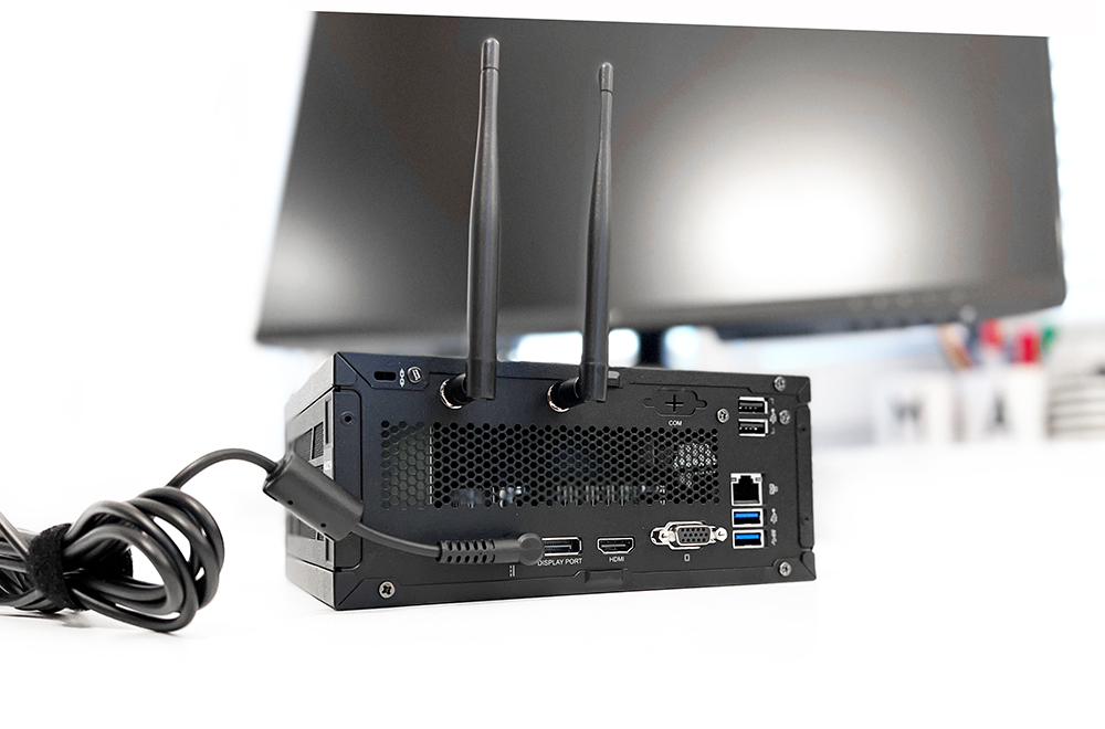 MSI PC hinten - MSI Pro Mini-PC und Full HD Monitor
